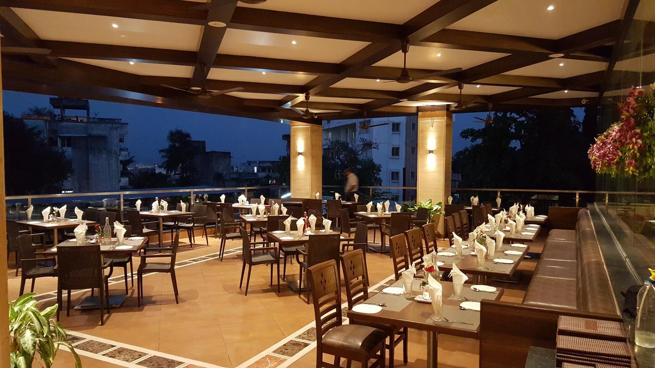 Hotel Ayodhya Колхапур Екстериор снимка