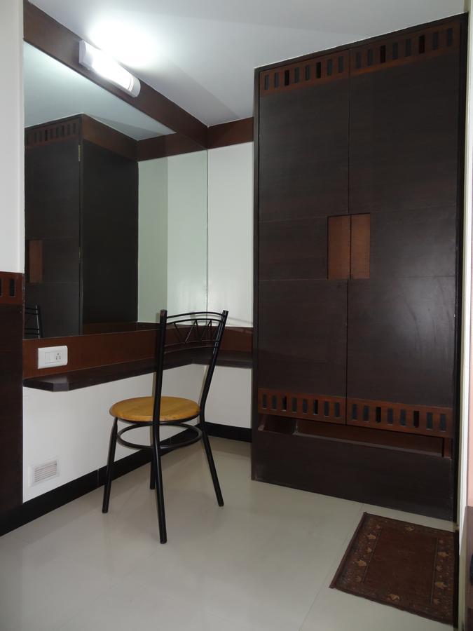 Hotel Ayodhya Колхапур Екстериор снимка