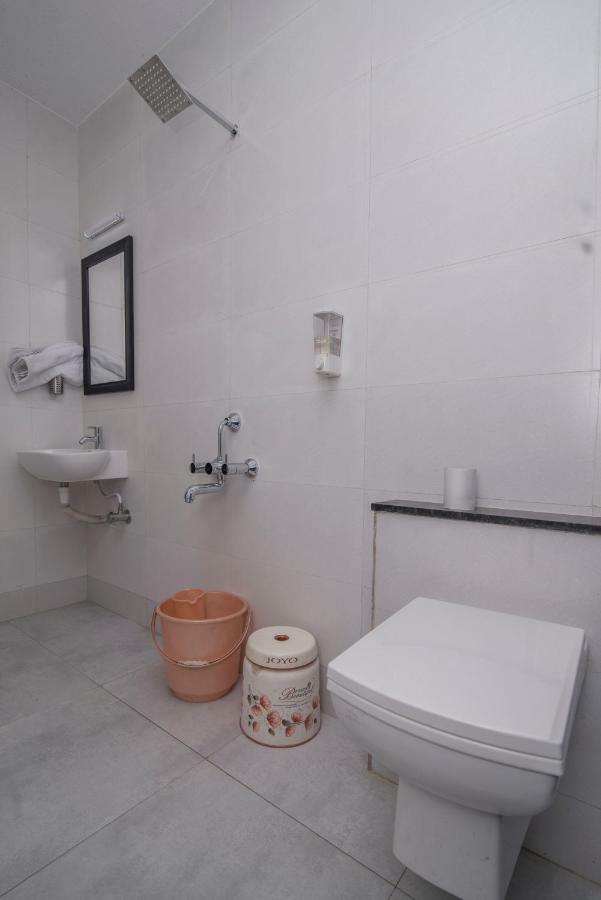 Hotel Ayodhya Колхапур Екстериор снимка
