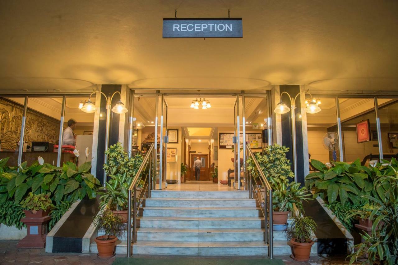 Hotel Ayodhya Колхапур Екстериор снимка