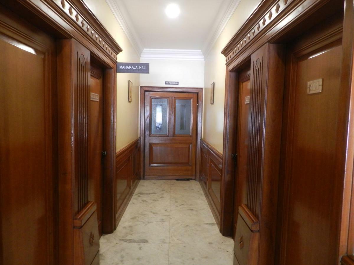Hotel Ayodhya Колхапур Екстериор снимка