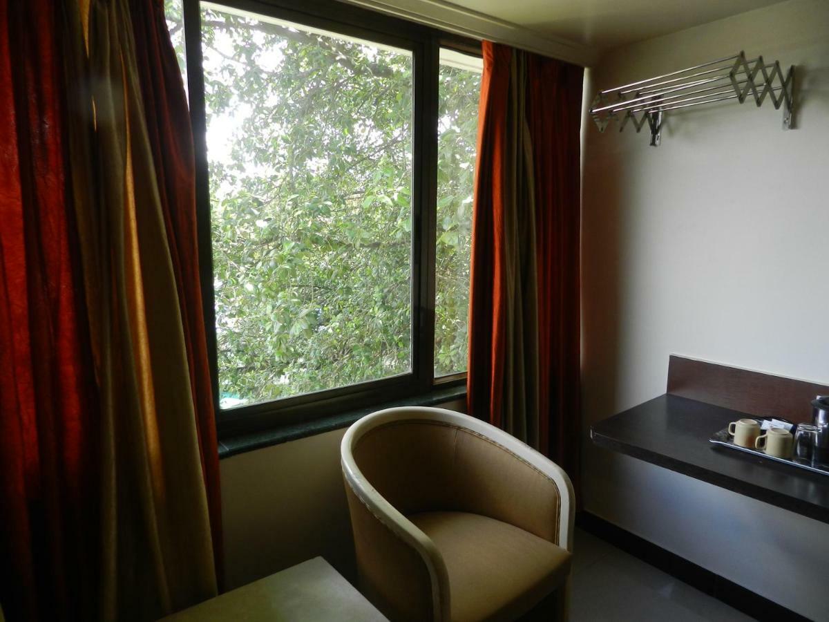 Hotel Ayodhya Колхапур Екстериор снимка